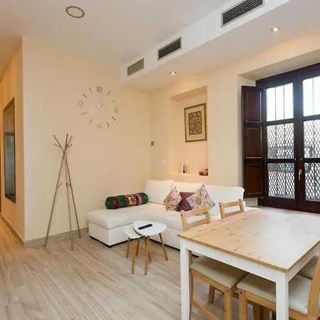 Apartment 3 Bedrooms In The Historic Center By The River