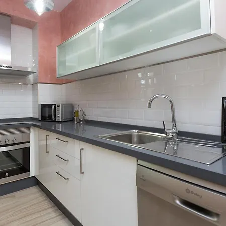 3 Bedrooms In The Historic Center By The River *