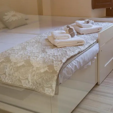 3 Bedrooms In The Historic Center By The River